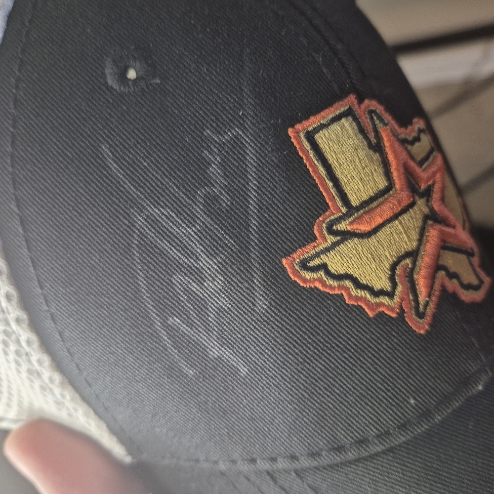 New Era Black and White Houston Astros Cap Signature Players. - Picture 2 of 6